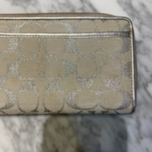 Coach wristlet - Picture 2 of 6